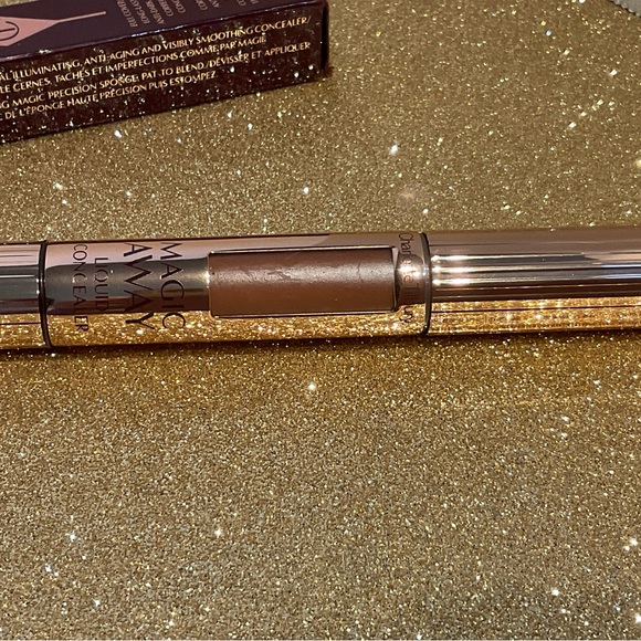 Charlotte Tilbury Magic Away Liquid Concealer in 15.5 - Picture 5 of 8
